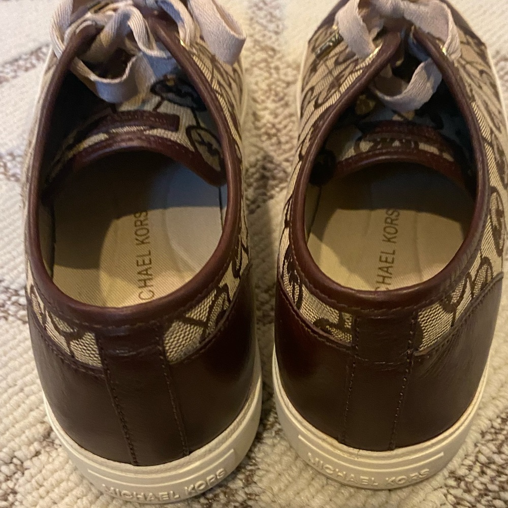 Michael Kors Sneakers - Picture 2 of 4